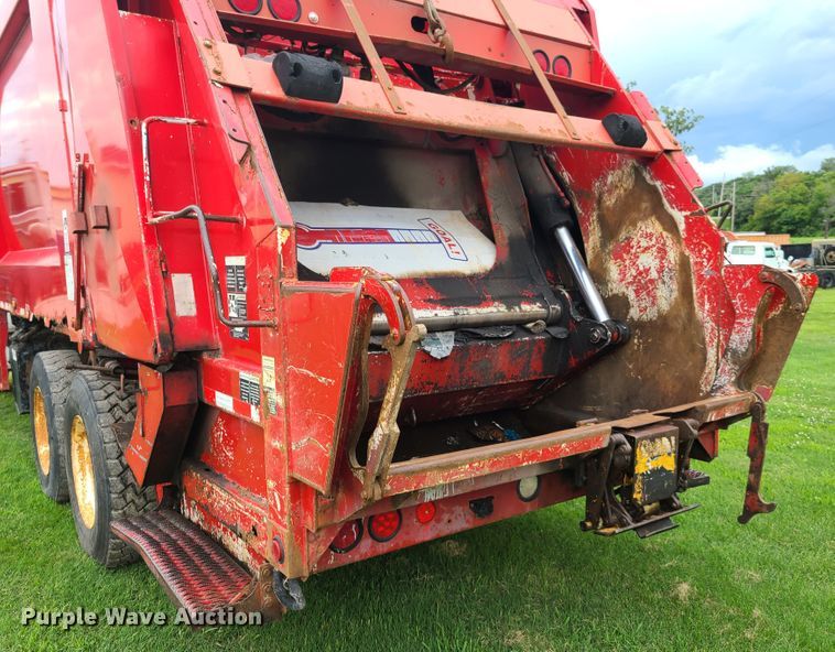 image for item EZ9121 2005 Sterling L-Line  refuse truck