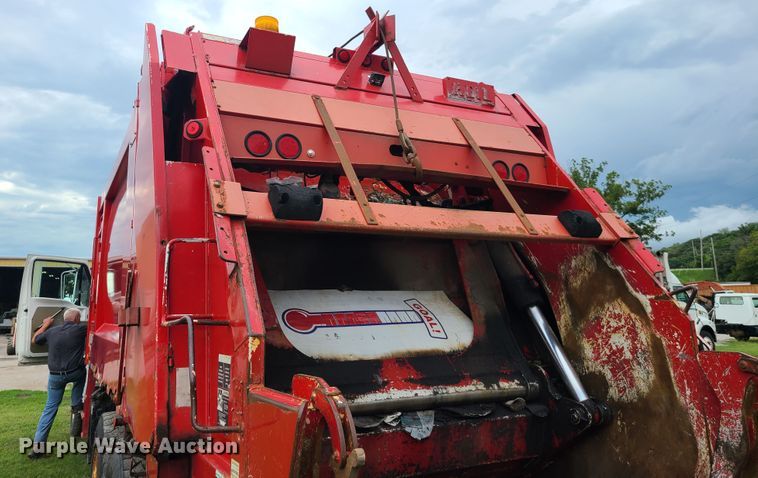 image for item EZ9121 2005 Sterling L-Line  refuse truck