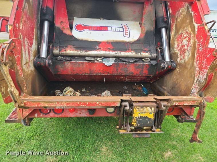 image for item EZ9121 2005 Sterling L-Line  refuse truck