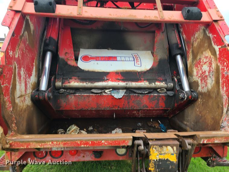 image for item EZ9121 2005 Sterling L-Line  refuse truck