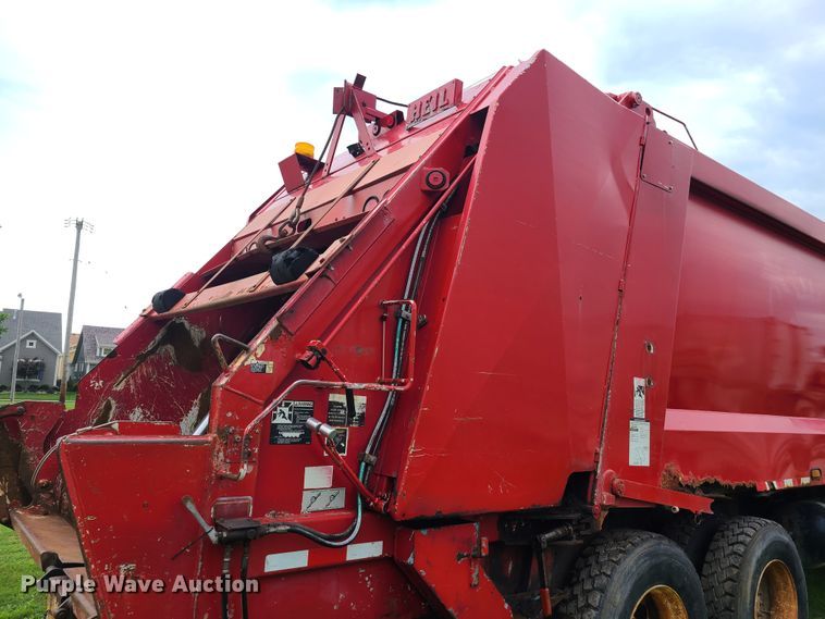 image for item EZ9121 2005 Sterling L-Line  refuse truck