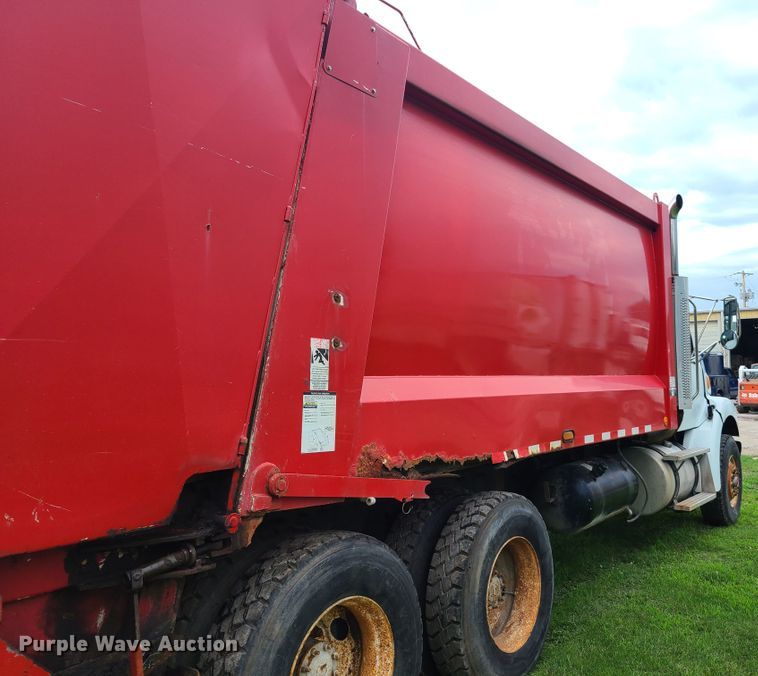 image for item EZ9121 2005 Sterling L-Line  refuse truck