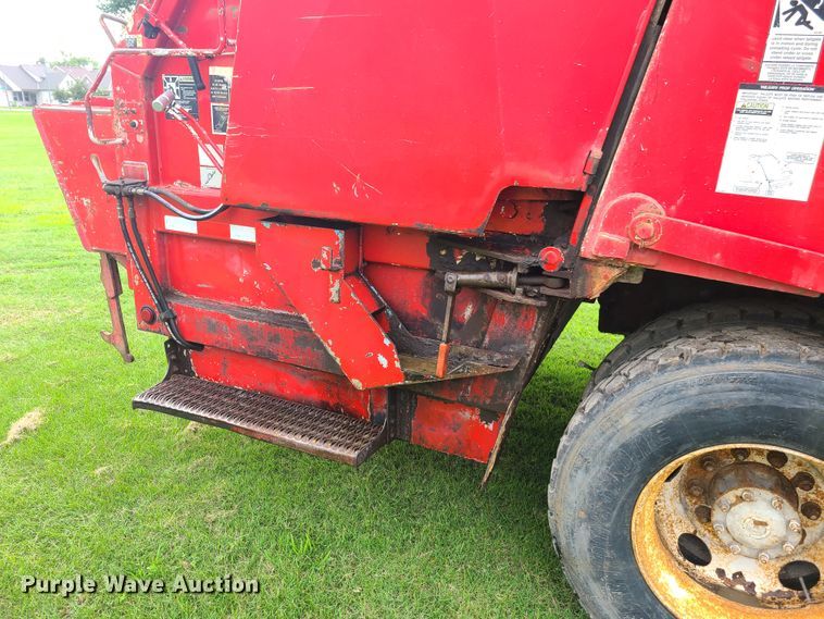 image for item EZ9121 2005 Sterling L-Line  refuse truck