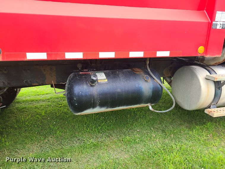 image for item EZ9121 2005 Sterling L-Line  refuse truck