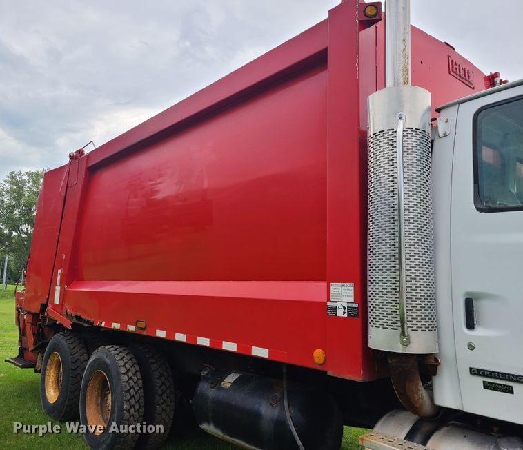 image for item EZ9121 2005 Sterling L-Line  refuse truck