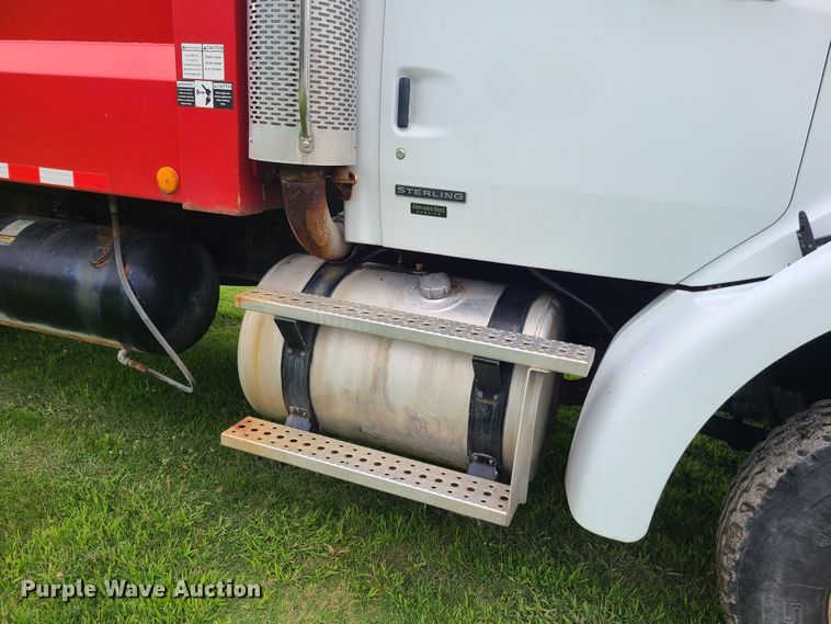 image for item EZ9121 2005 Sterling L-Line  refuse truck