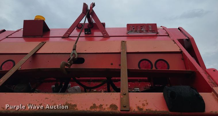 image for item EZ9121 2005 Sterling L-Line  refuse truck