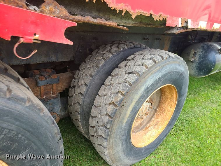 image for item EZ9121 2005 Sterling L-Line  refuse truck