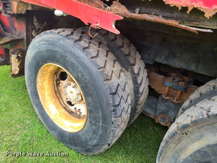 image for item EZ9121 2005 Sterling L-Line  refuse truck