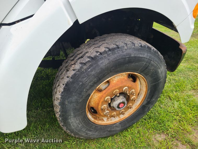 image for item EZ9121 2005 Sterling L-Line  refuse truck