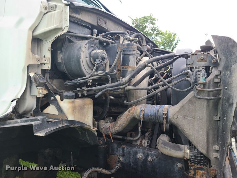 image for item EZ9121 2005 Sterling L-Line  refuse truck