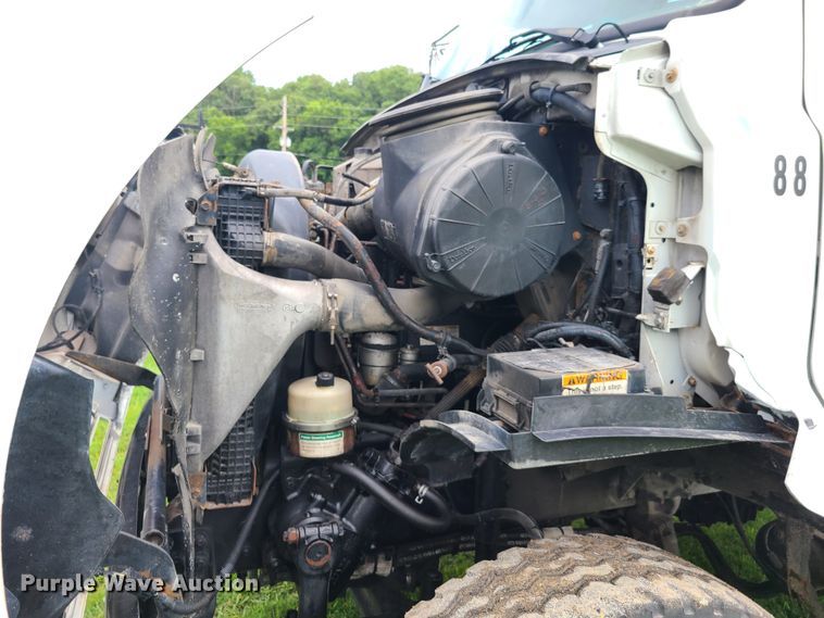 image for item EZ9121 2005 Sterling L-Line  refuse truck