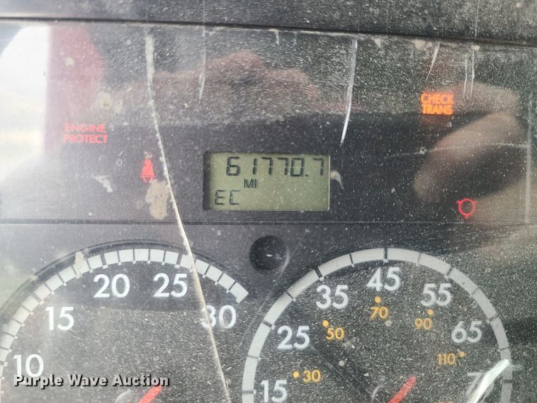 image for item EZ9121 2005 Sterling L-Line  refuse truck