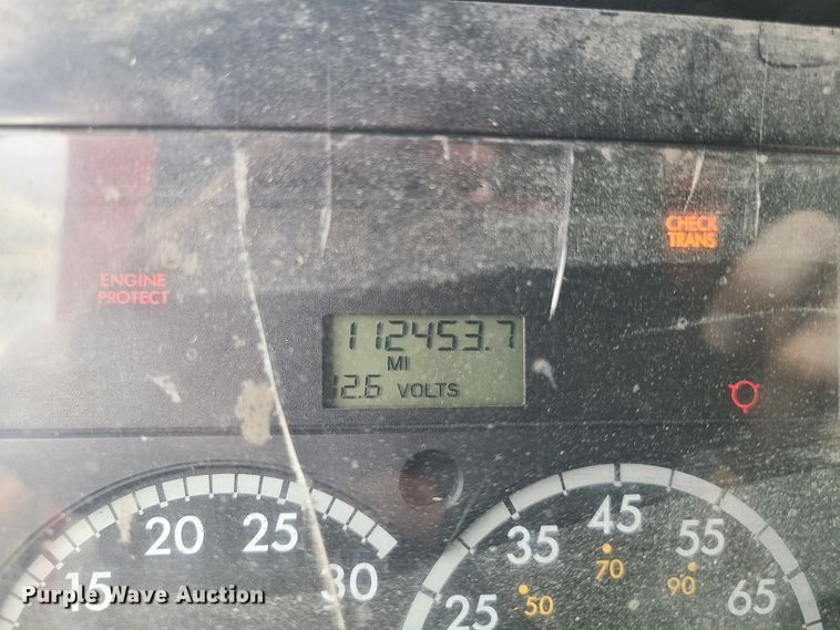 image for item EZ9121 2005 Sterling L-Line  refuse truck