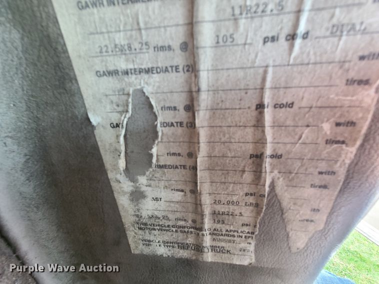 image for item EZ9121 2005 Sterling L-Line  refuse truck