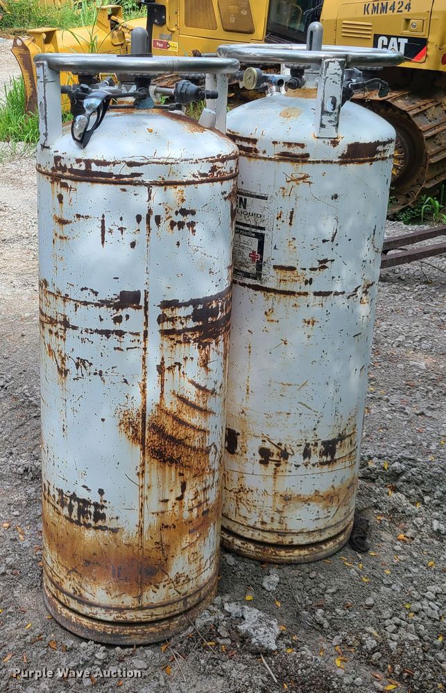 image for item EZ9152 (2) oxygen tanks