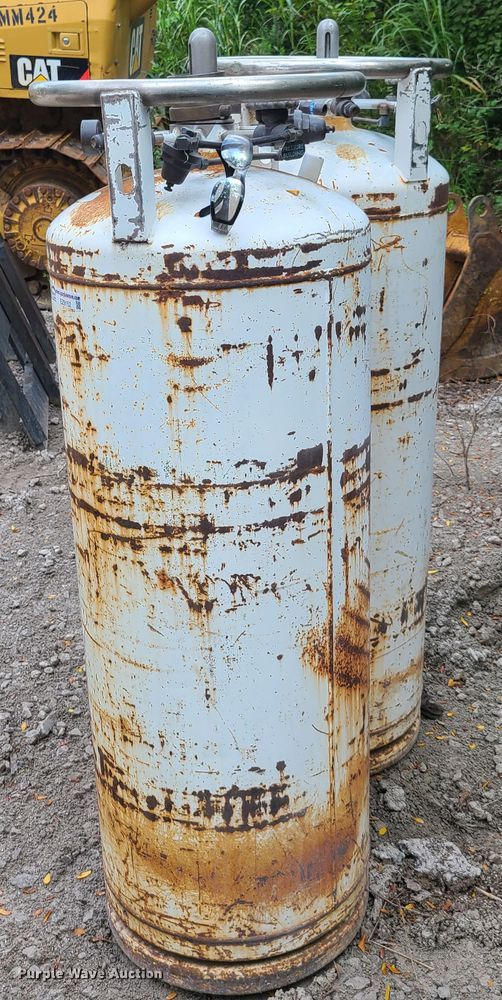 image for item EZ9152 (2) oxygen tanks