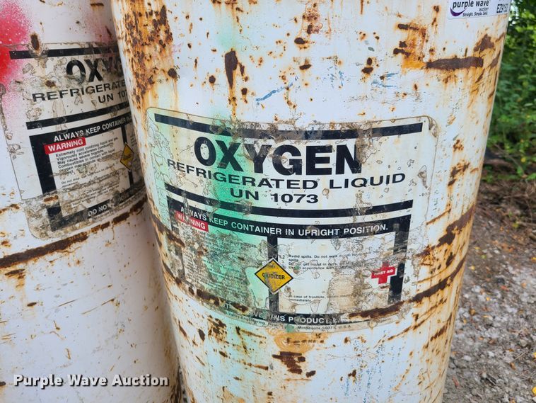 image for item EZ9152 (2) oxygen tanks
