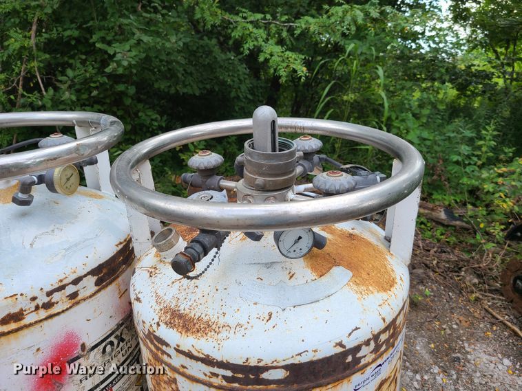 image for item EZ9152 (2) oxygen tanks