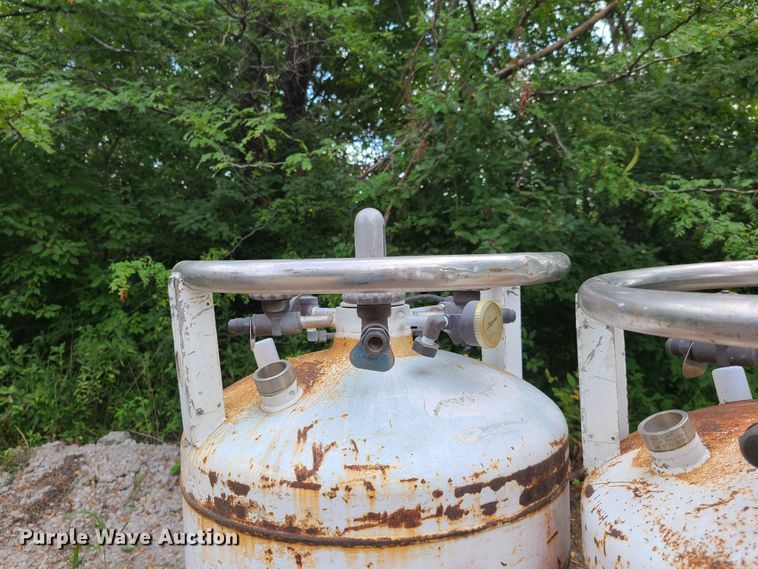 image for item EZ9152 (2) oxygen tanks