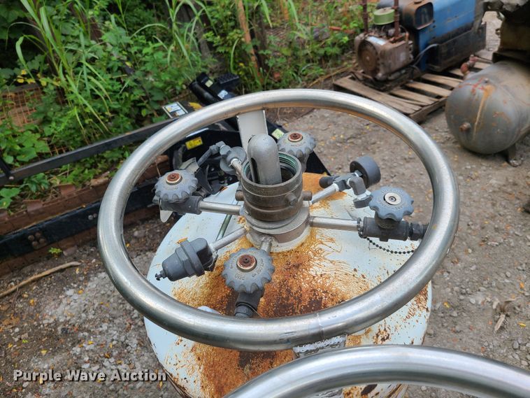 image for item EZ9152 (2) oxygen tanks