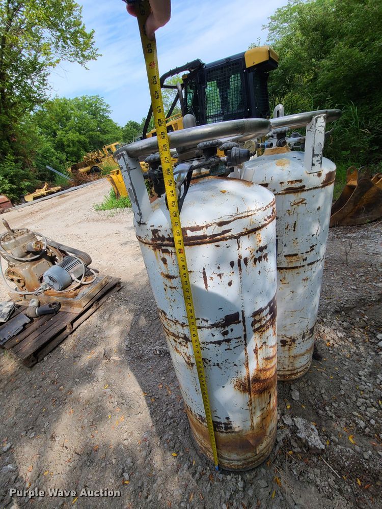 image for item EZ9152 (2) oxygen tanks