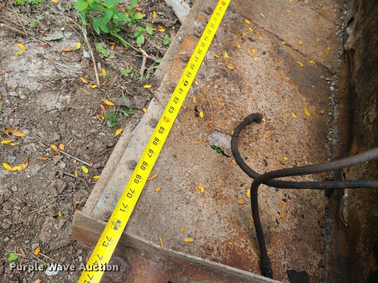 image for item EZ9155 72"W skid steer bucket