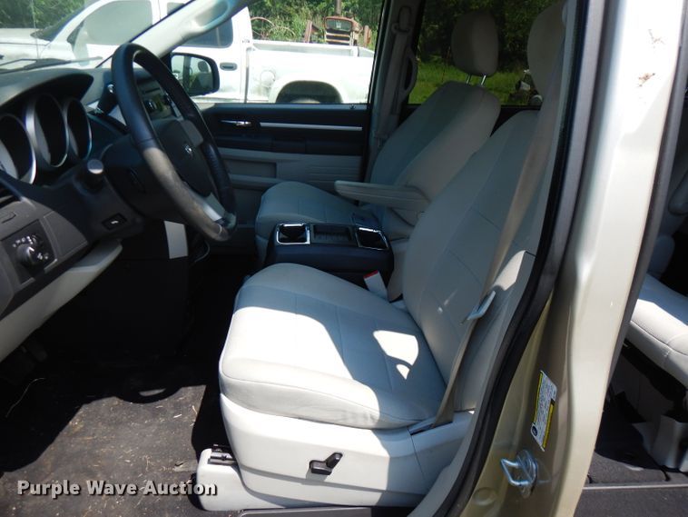 image for item FN9346 2008 Dodge Caravan SXT  van