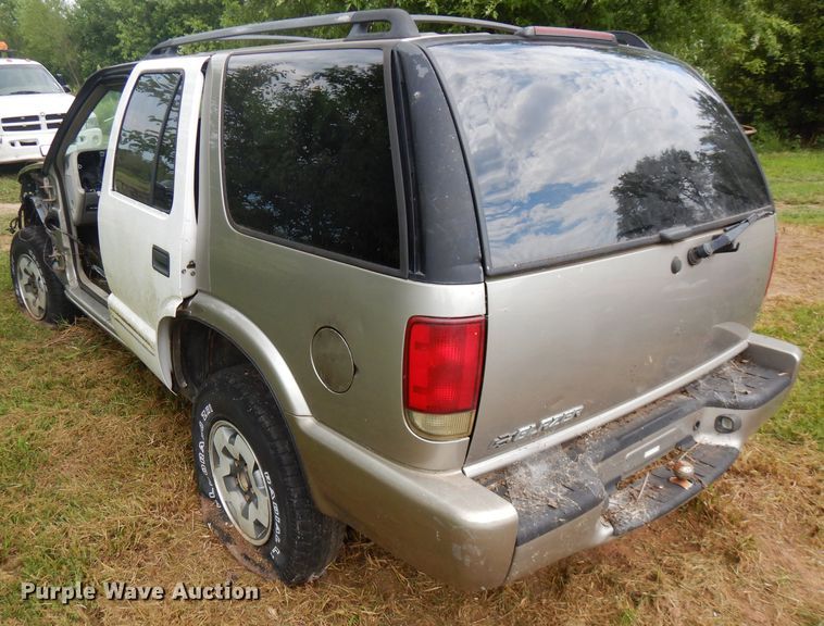 image for item FN9350 2004 Chevrolet Blazer  SUV