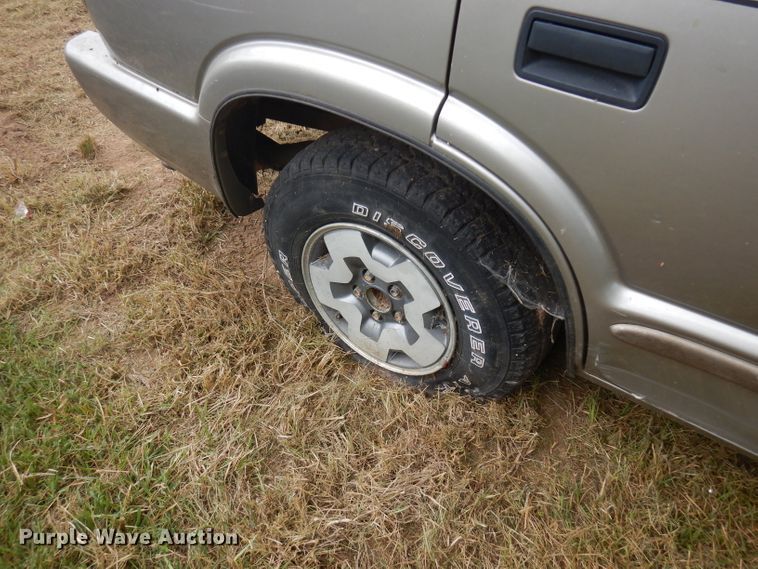 image for item FN9350 2004 Chevrolet Blazer  SUV