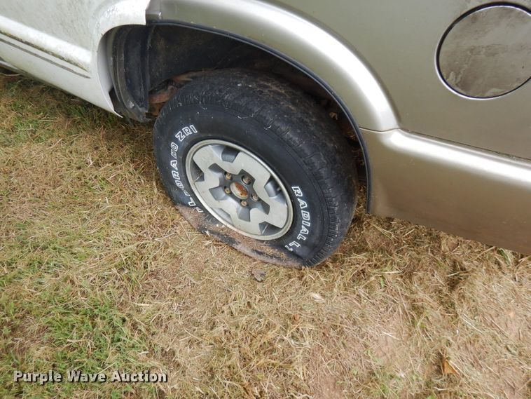 image for item FN9350 2004 Chevrolet Blazer  SUV