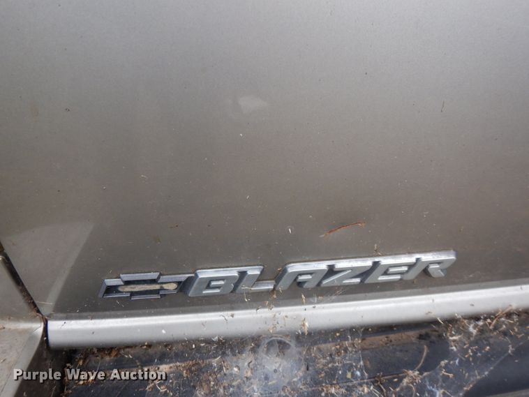 image for item FN9350 2004 Chevrolet Blazer  SUV