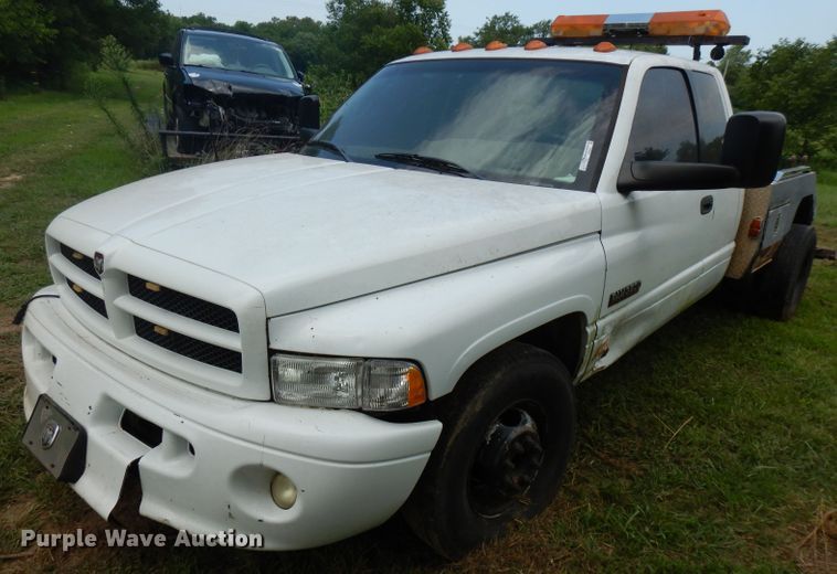 image for item FN9351 2001 Dodge Ram 3500  Quad Cab tow truck