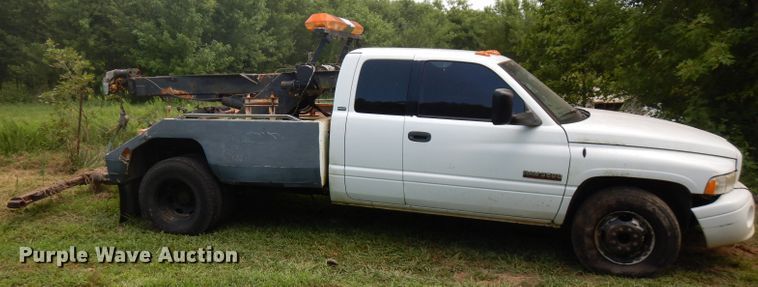 image for item FN9351 2001 Dodge Ram 3500  Quad Cab tow truck