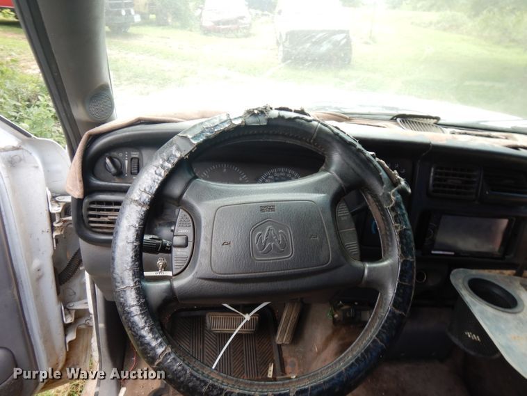 image for item FN9351 2001 Dodge Ram 3500  Quad Cab tow truck