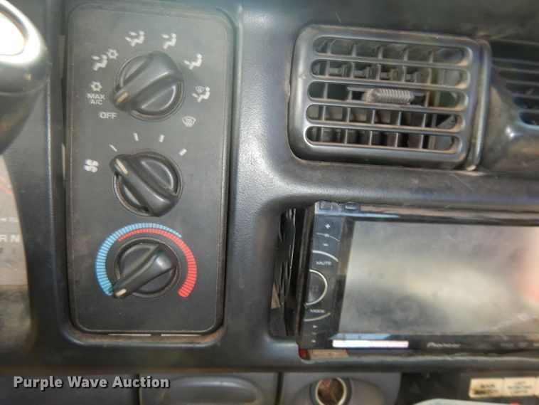 image for item FN9351 2001 Dodge Ram 3500  Quad Cab tow truck