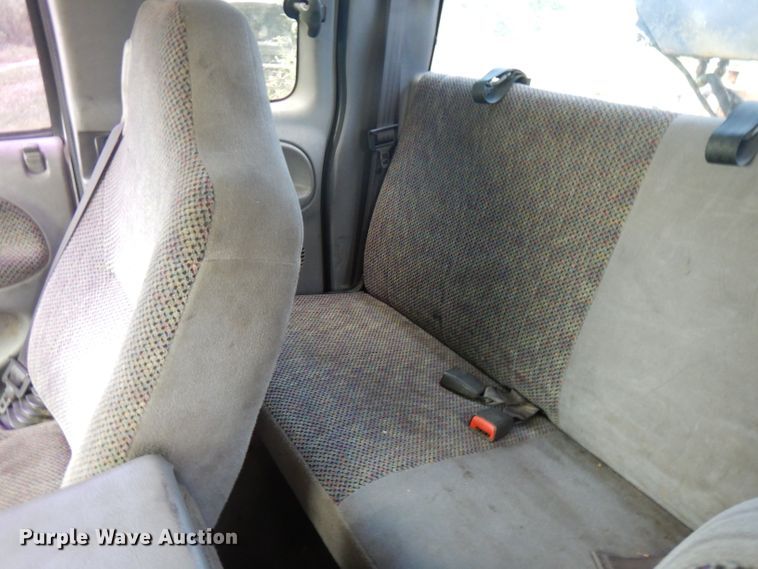 image for item FN9351 2001 Dodge Ram 3500  Quad Cab tow truck