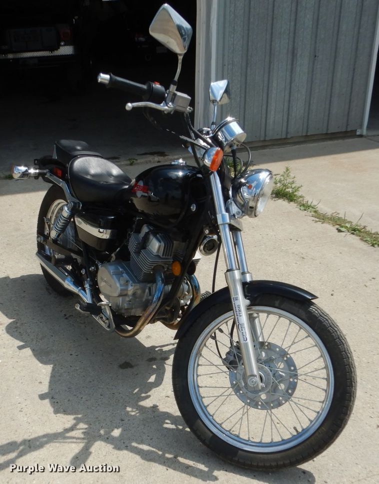 image for item FT9045 2002 Honda Rebel motorcycle