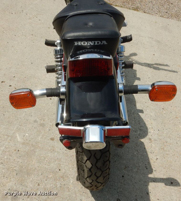 image for item FT9045 2002 Honda Rebel motorcycle