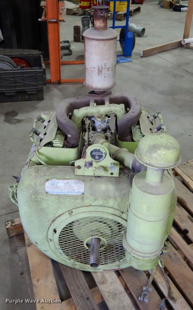 image for item FY9222 Wisconsin VH1D four cylinder gas engine