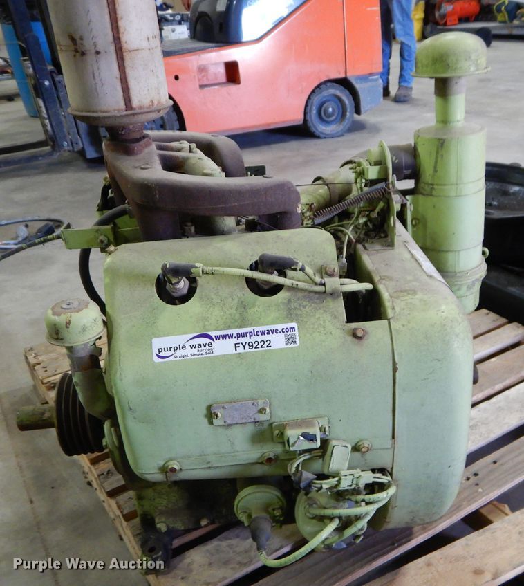 image for item FY9222 Wisconsin VH1D four cylinder gas engine