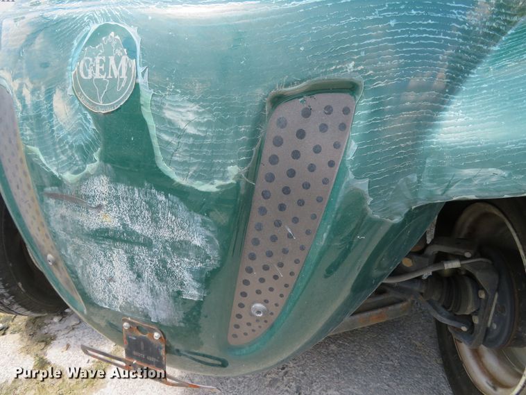 image for item GI9194 2002 GEM E825  utility vehicle