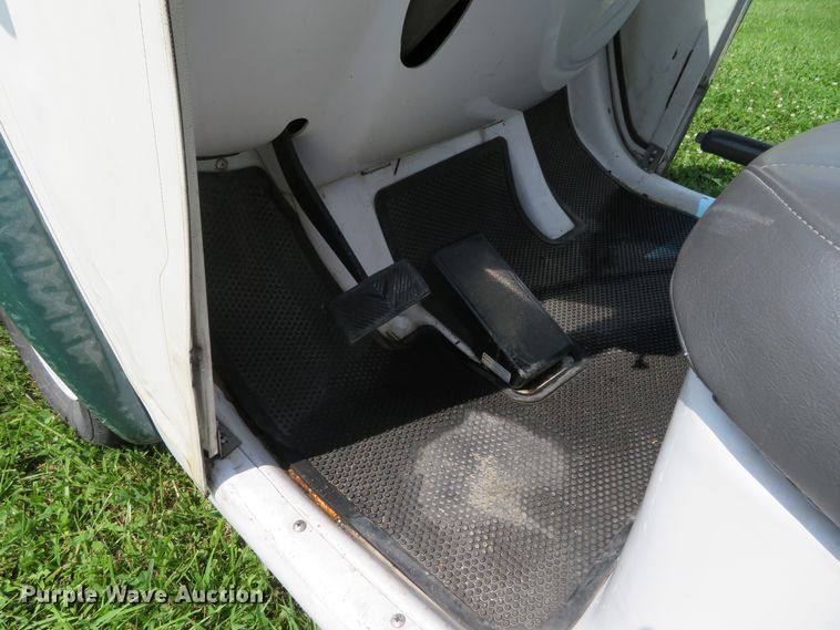 image for item GI9194 2002 GEM E825  utility vehicle