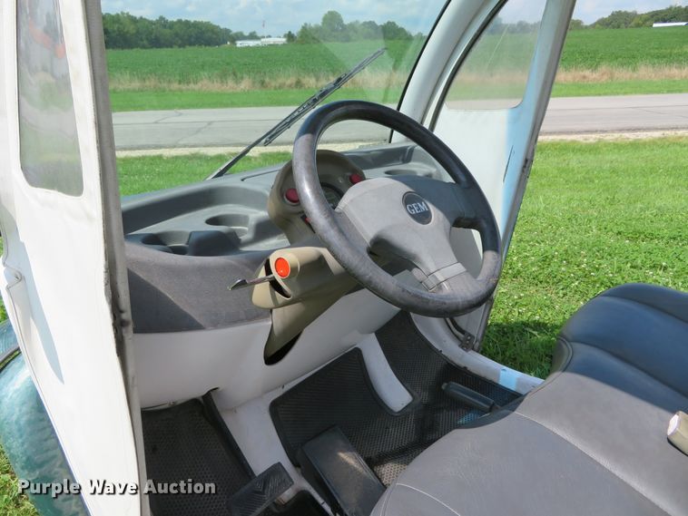 image for item GI9194 2002 GEM E825  utility vehicle