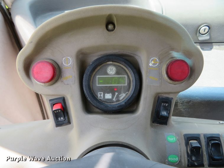 image for item GI9194 2002 GEM E825  utility vehicle