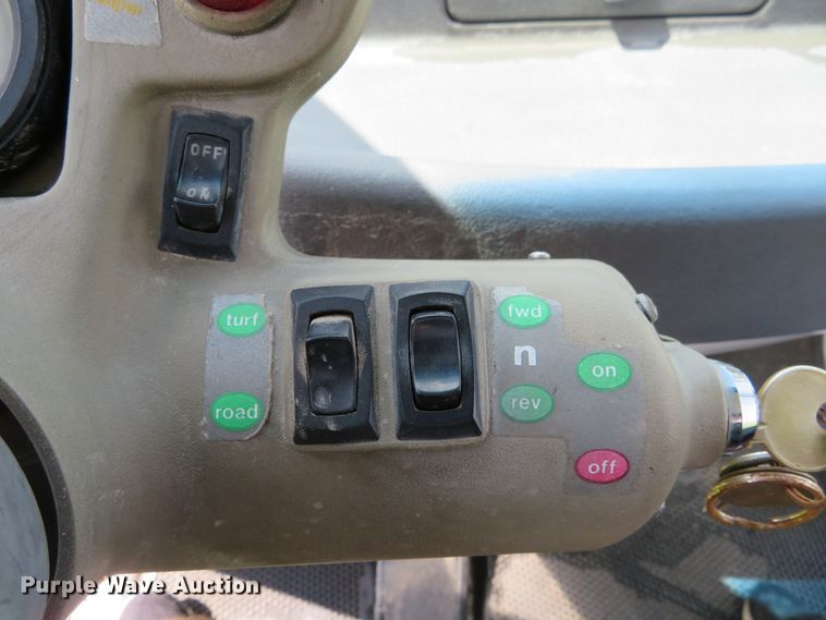 image for item GI9194 2002 GEM E825  utility vehicle