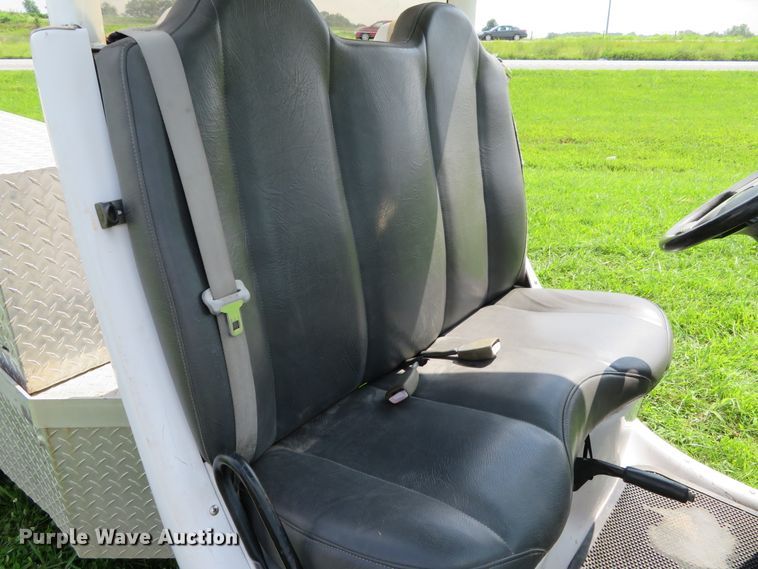 image for item GI9194 2002 GEM E825  utility vehicle