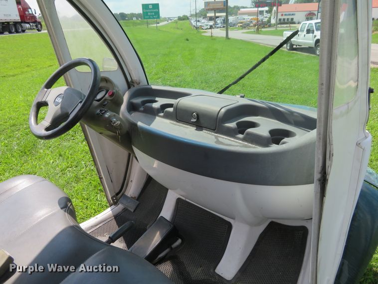 image for item GI9194 2002 GEM E825  utility vehicle