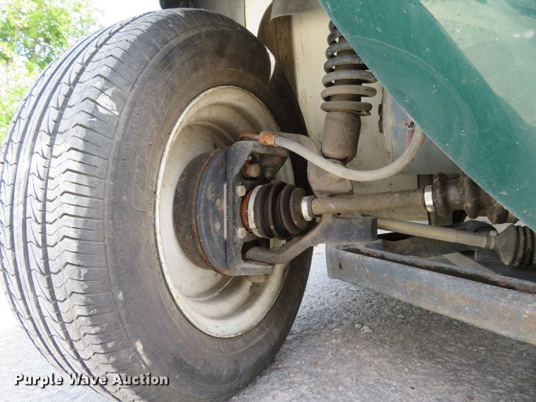 image for item GI9194 2002 GEM E825  utility vehicle