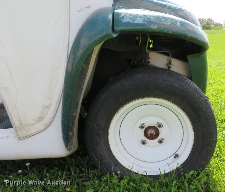 image for item GI9194 2002 GEM E825  utility vehicle